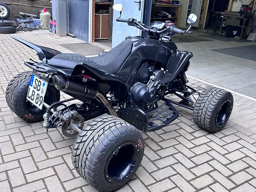Schwarzer Raptor Heckansicht
